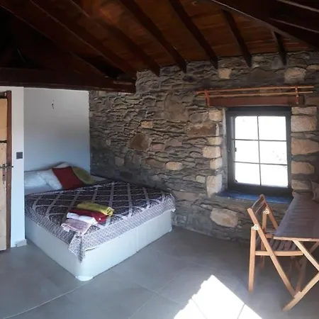 Villa Tarihi Koeyde Tas Ev Karaburun (Izmir)